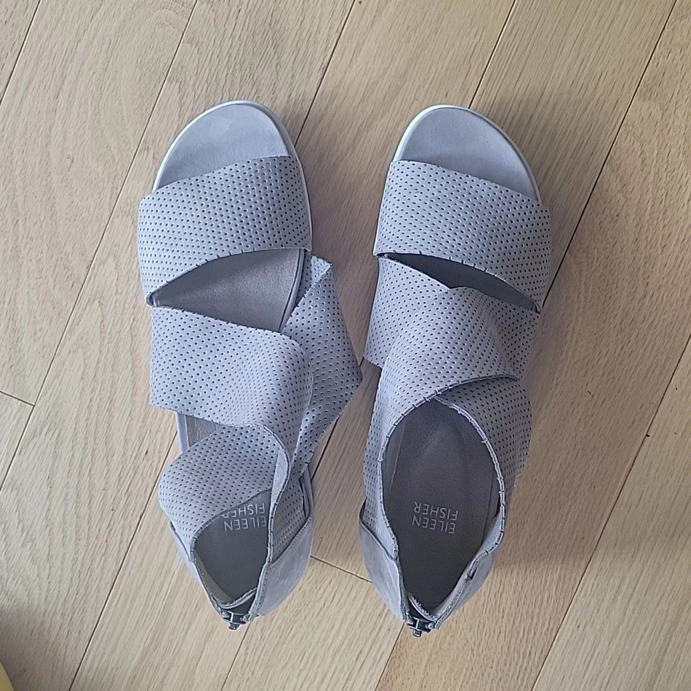 Eileen Fisher Voice Nubuck Sandal in Earth